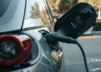 Die Rolle intelligenter Ladestationen im Netzmanagement und für die Effizienzsteigerung verstehen